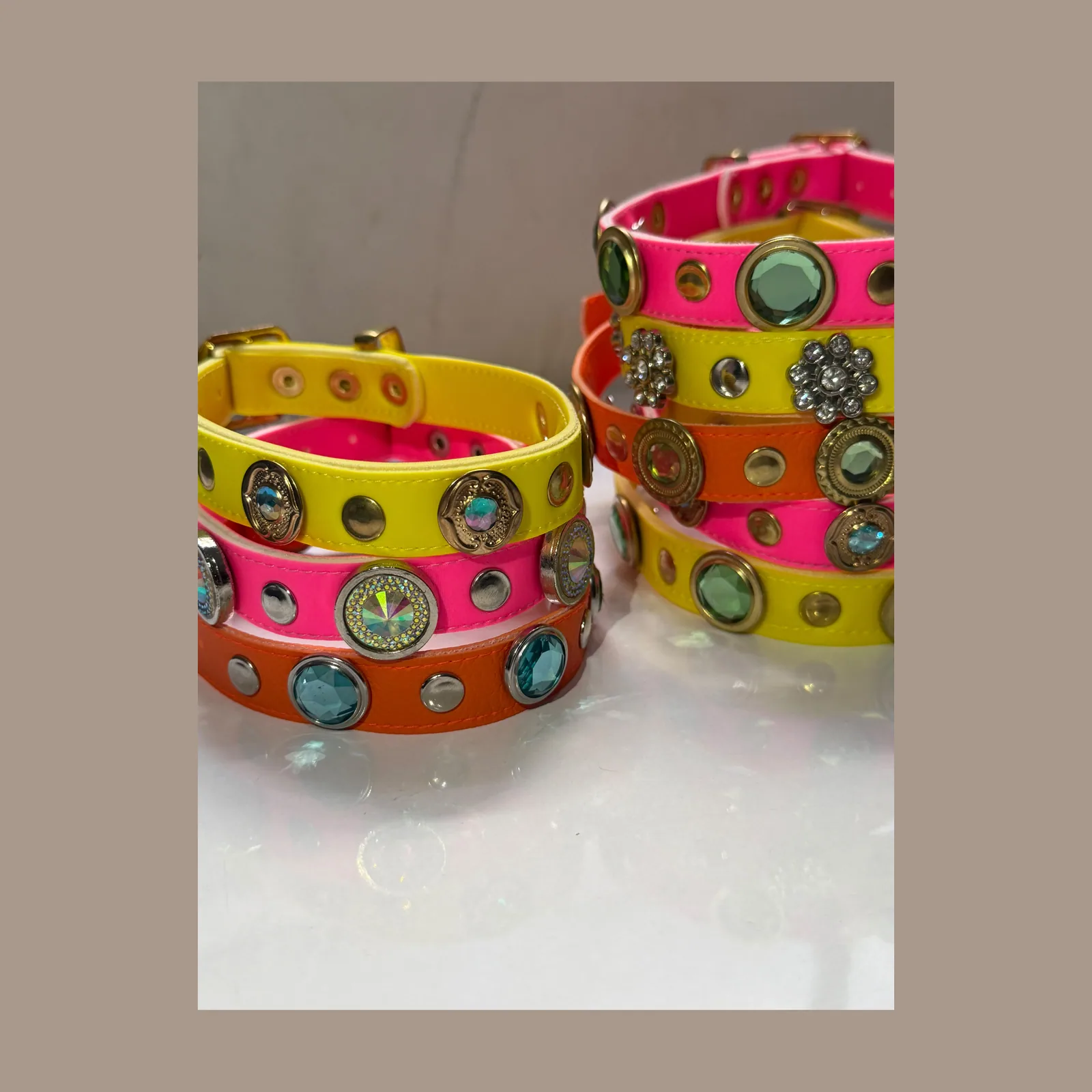 Collares ajustables amarillos (imagen 1 de 6)